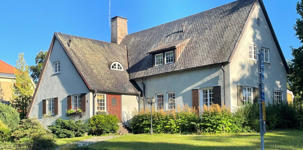 Показательный пример: дом из газобетона Ytong, построенный почти 100 лет назад близ Эребру. Материал выдержал десятки суровых зим и сохранил конструктивную стабильность