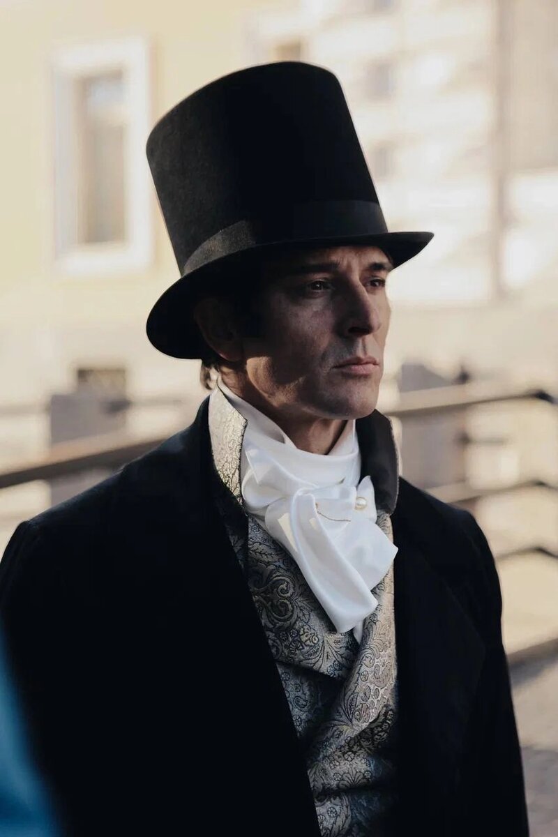    Станислав Бондаренко в роли Андрея Болконского. Фото: Telegram-канал режиссера Сарика Андреасяна и актрисы Лизы Моряк