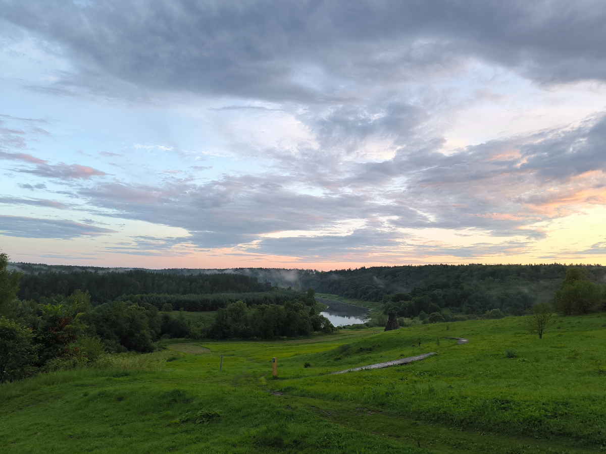 Берег Угры у Никола-Ленивца