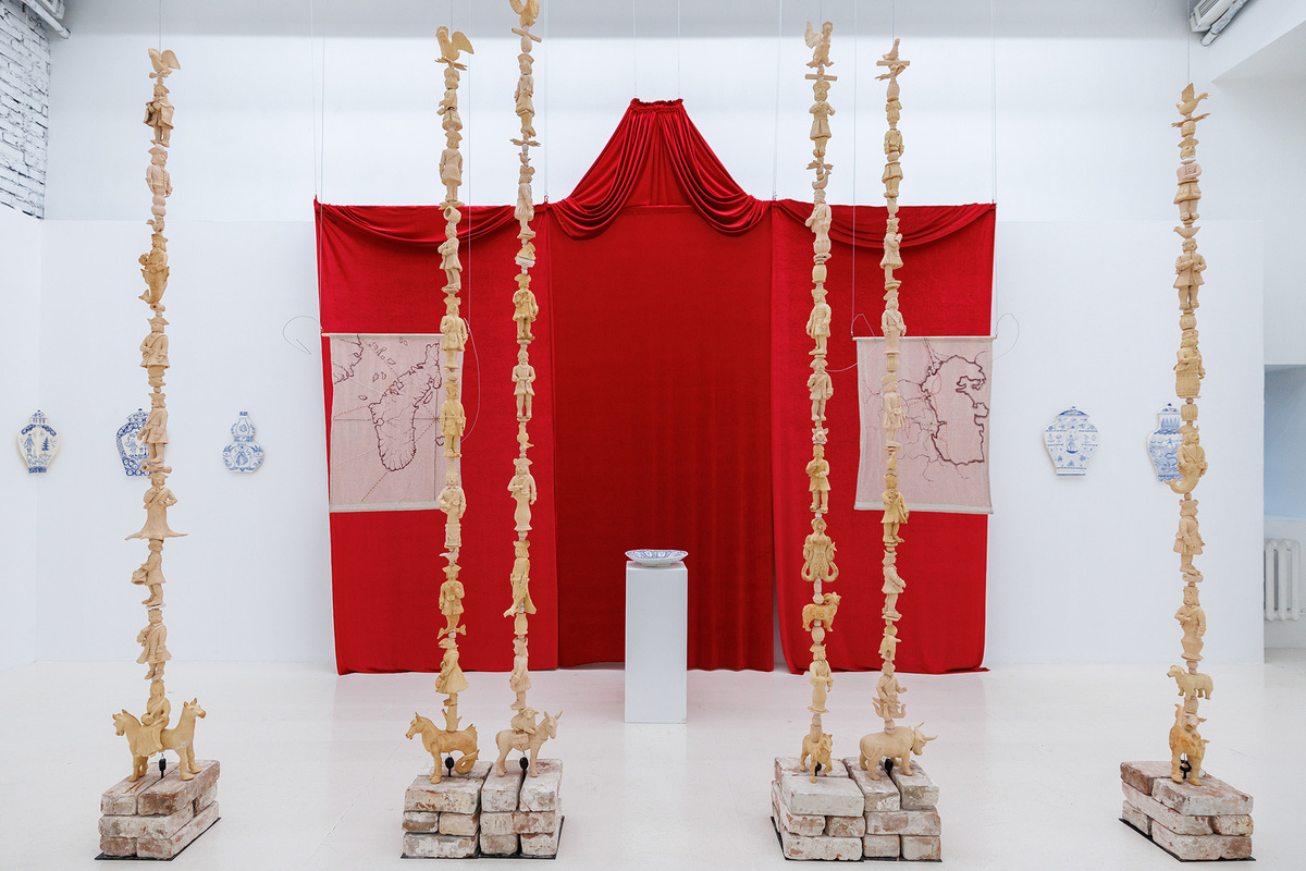    Экспозиция выставки «Парадоксальный Парадиз»