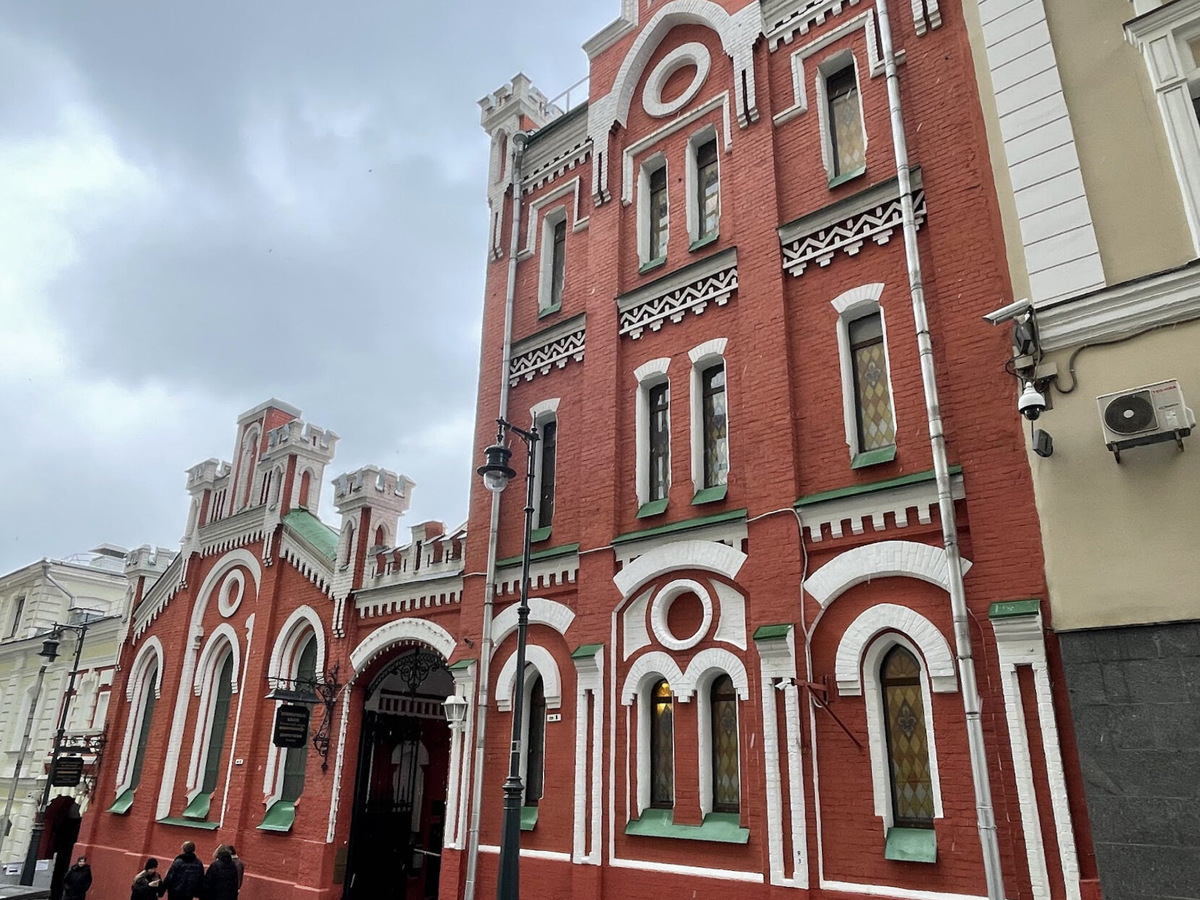 Для освещения бань построили собственную электростанцию. Открытая в 1896 году, она давала ток для иллюминации Кремля во время коронации Николая II