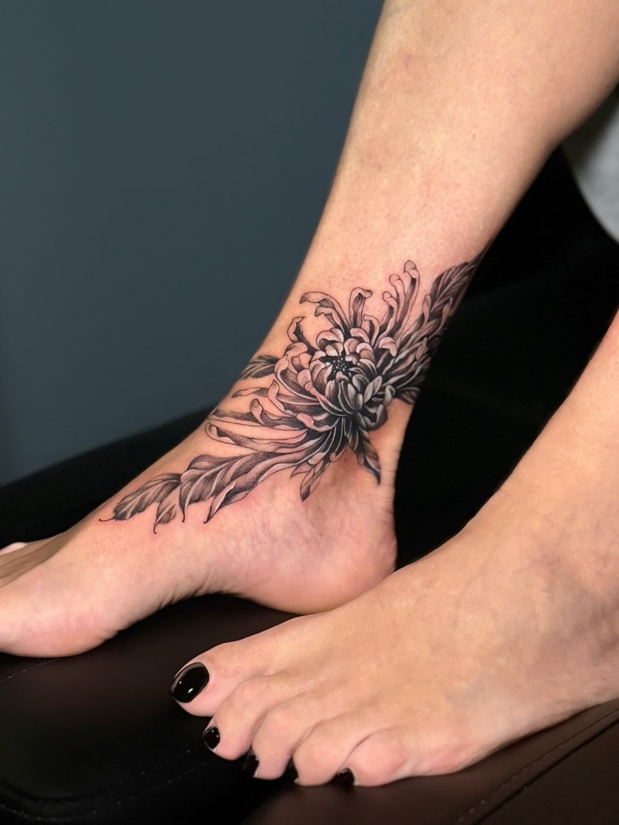 Тату на ноге в Москве 