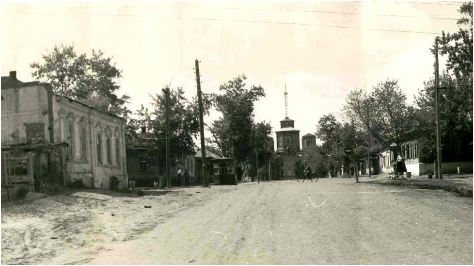 Г.Петровск. Покровская улица и Покровский собор. Фото середины ХХ века. Источник: Исторический Петровск, фото 48 petrcity.ru