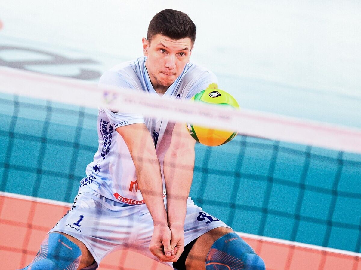    Игрок ВК "Динамо" Ярослав Подлесных в матче мужской волейбольной Лиги Чемпионов сезона 2021/2022 между ВК "Динамо" (Москва, Россия) и ВК "Проджект" (Варшава, Польша). | © РИА Новости / Владимир Астапкович