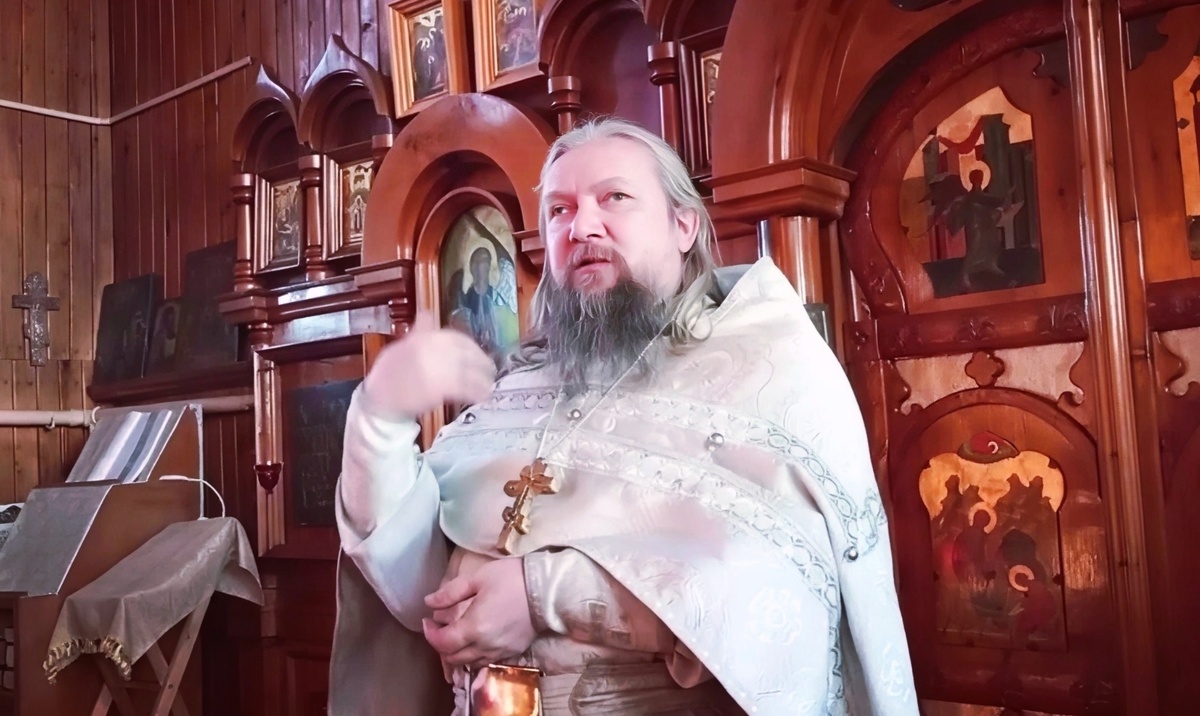 Евгений Гуреев — иерей, настоятель храма во имя святителя Николы в с. Залесово Алтайского края.