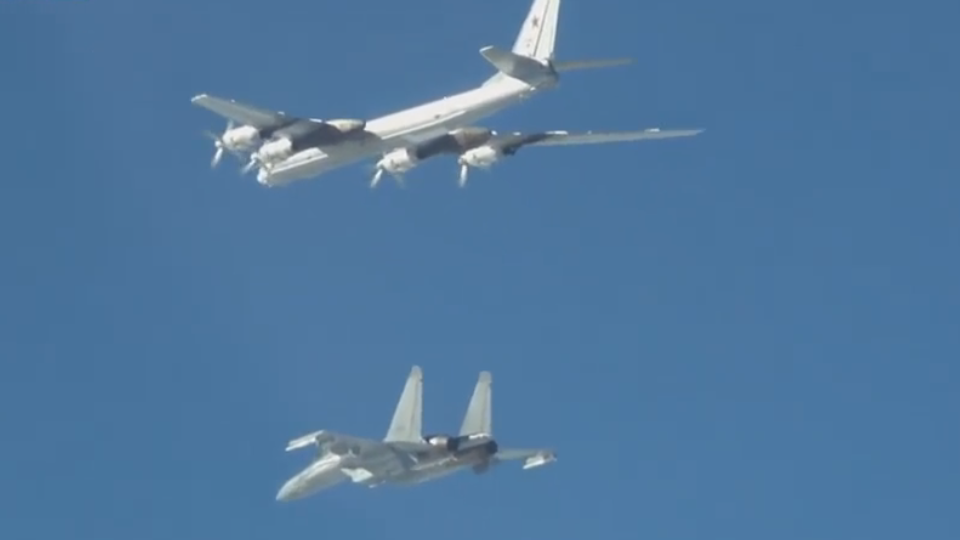 Бомбардировщики Ту-95МС России и H-6K Китая ведут патрулирование. 2025. Фото Лампа знаний