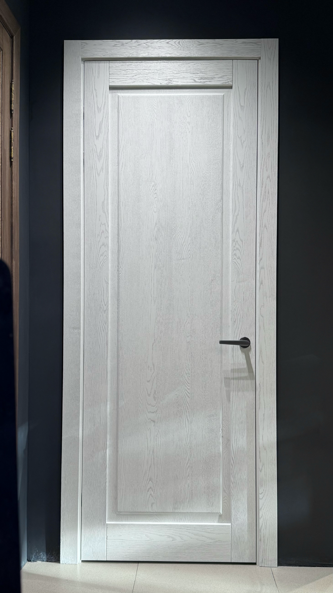 Межкомнатная дверь Кастро из массива дуба