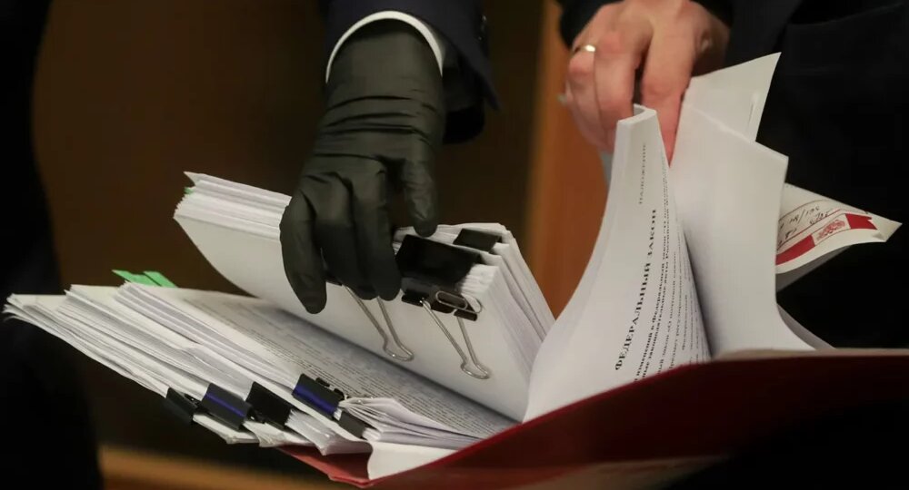 «Уйти от архаичной системы»: в Госдуме предложили отменить декларации чиновников