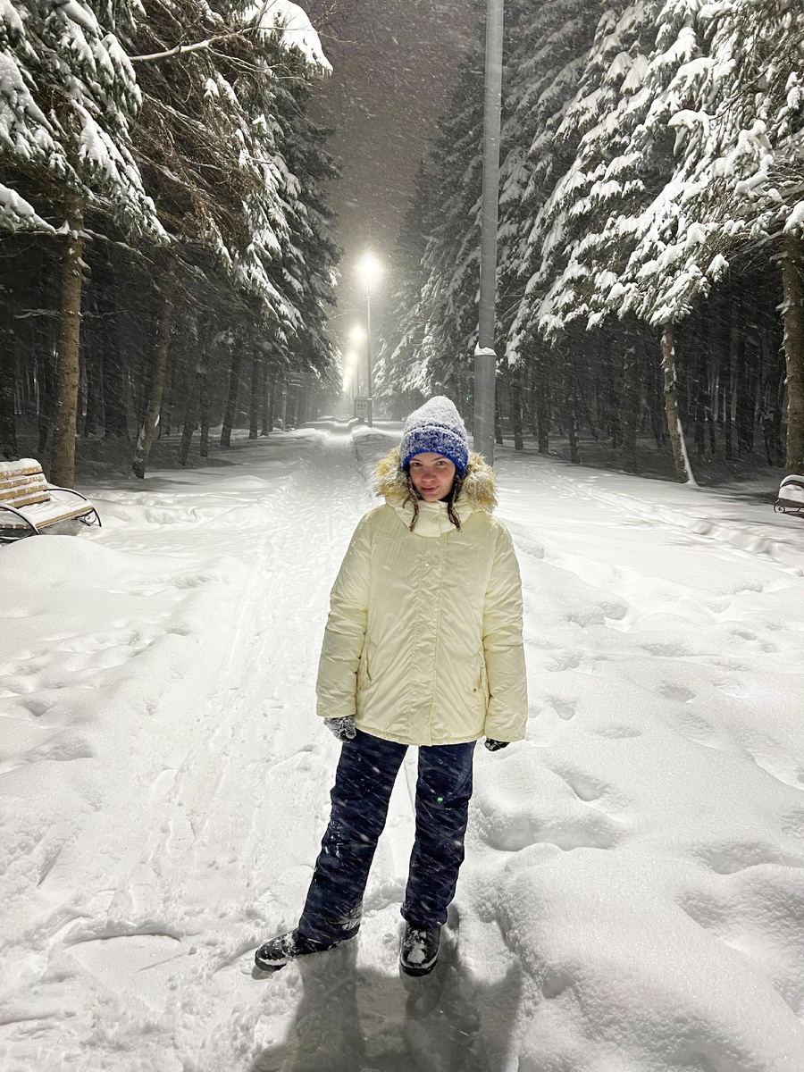 Всем привет! Меня зовут Юля, здесь я делюсь классными рецептами и просто своей жизнью. Давайте дружить! Фото добавила для новогоднего настроения, оно было сделано в ноябре 23 года. Сейчас у нас снега нет почти совсем, как и в бОльшей части России)