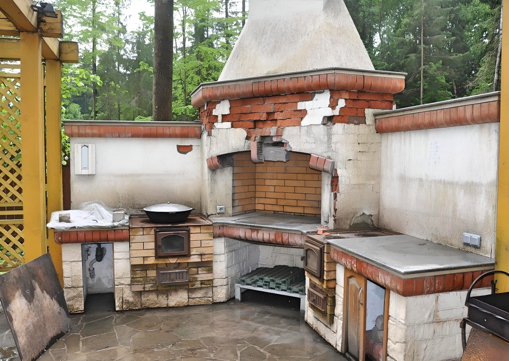 Мангальный комплекс из кирпича после 4 лет эксплуатации