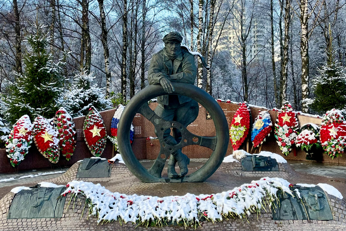 Памятник Героям-автомобилистам