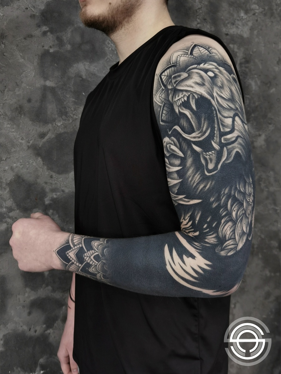 Тату в стиле блекворк мск