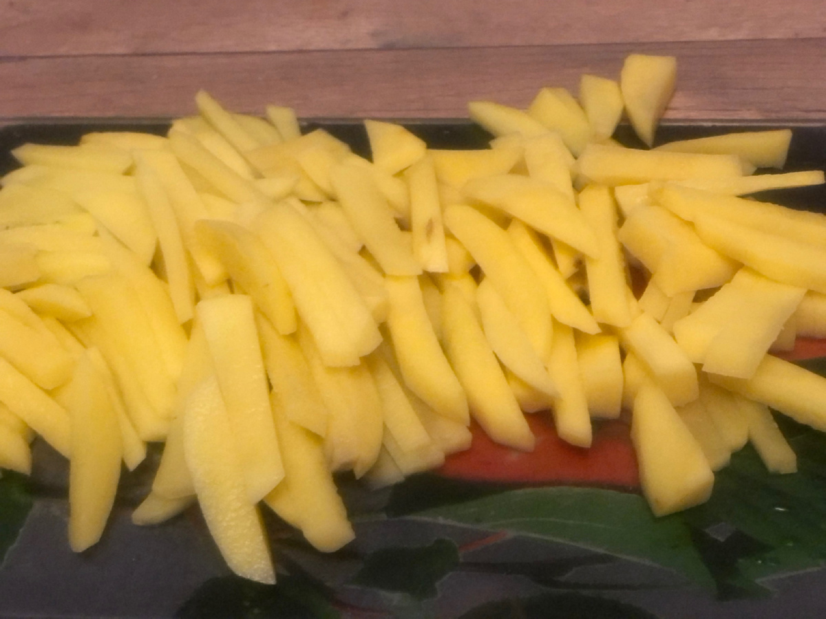 Ломтики можно нарезать потолще, они будут сочнее.