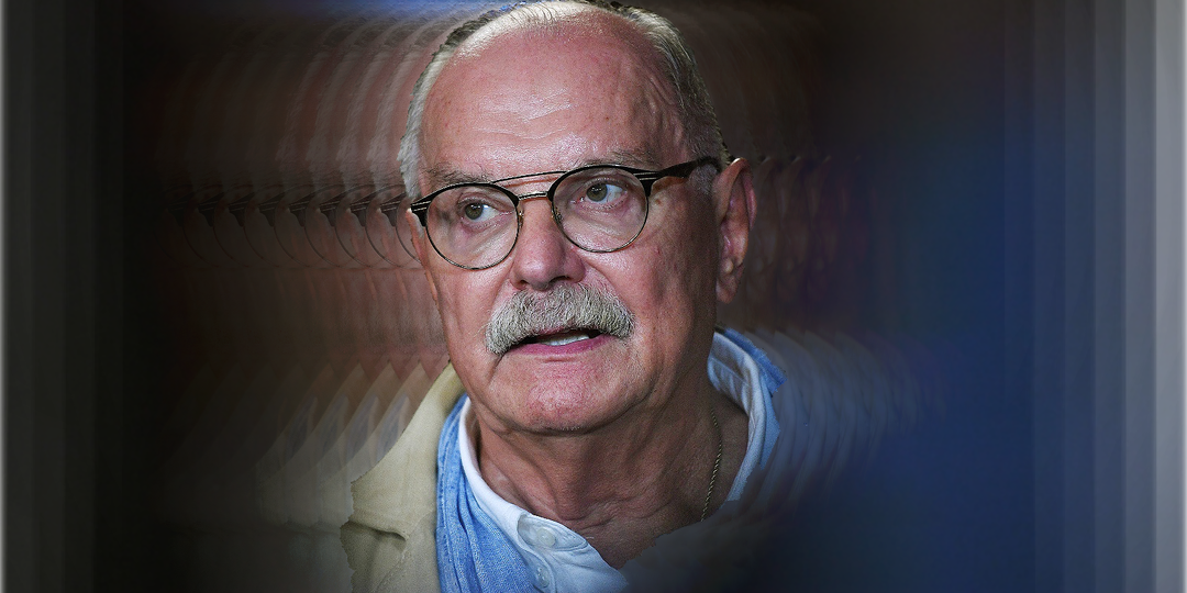 Зарабатывают здесь, хранят за рубежом, ещё жалуются. Михалков разоблачил "схему" двойной жизни артистов