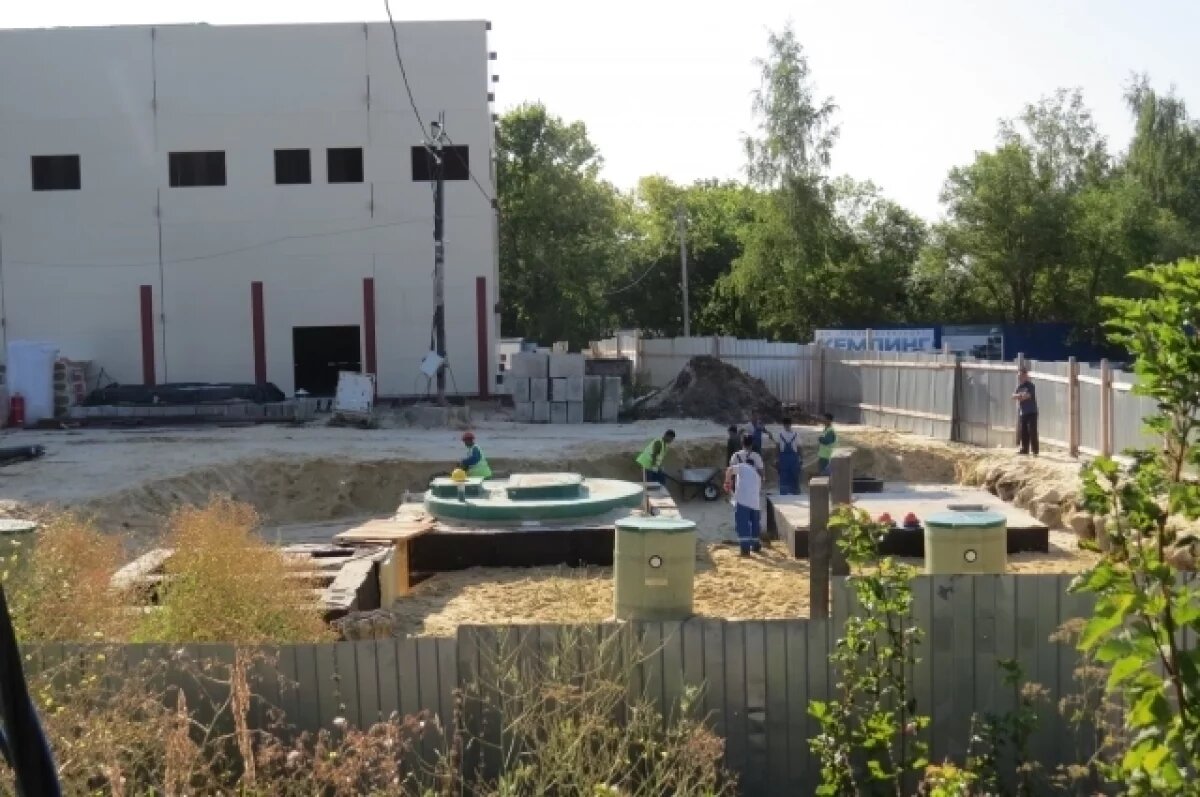    В августе строительство палеонтологического музея велось даже по выходным.