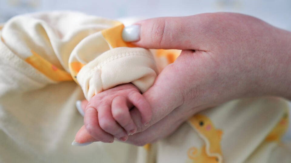     У китайской пары родилась девочка со светлыми волосами и голубыми глазами ИЗВЕСТИЯ/Анна Селина