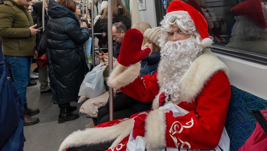 Плата за сказку: во сколько обойдётся вызов Деда Мороза и Снегурочки в Петербурге