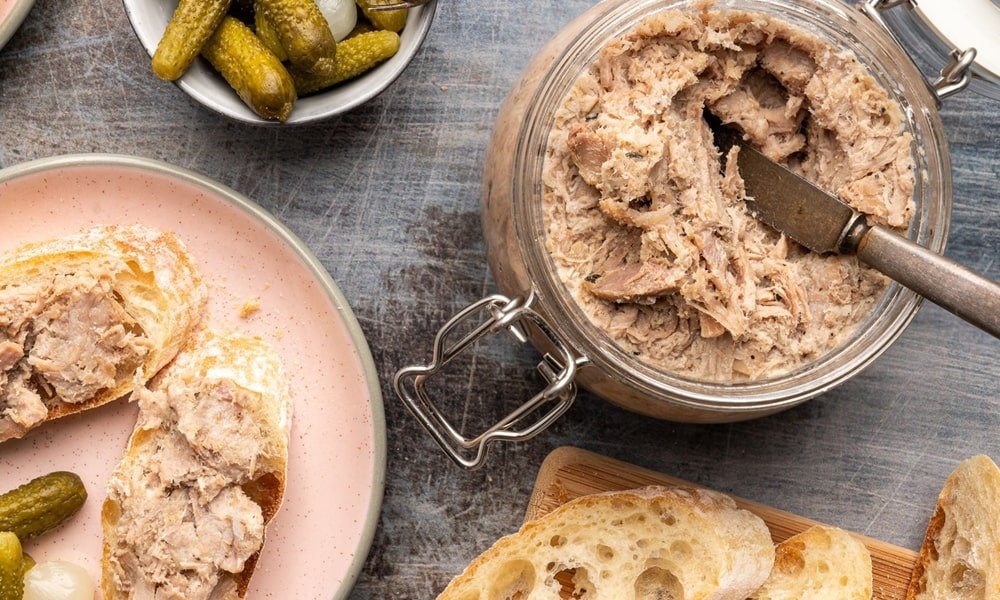 Фото: Classic French Pork Rillettes Recipe thespruceeats.com