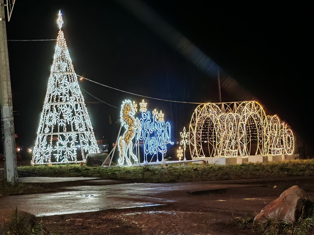Пока стояла в пробке, сфотографировала.