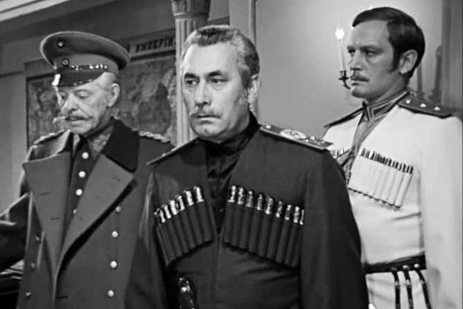 Бегство гетмана. Кадр из фильма "Дни Турбиных" (1976).