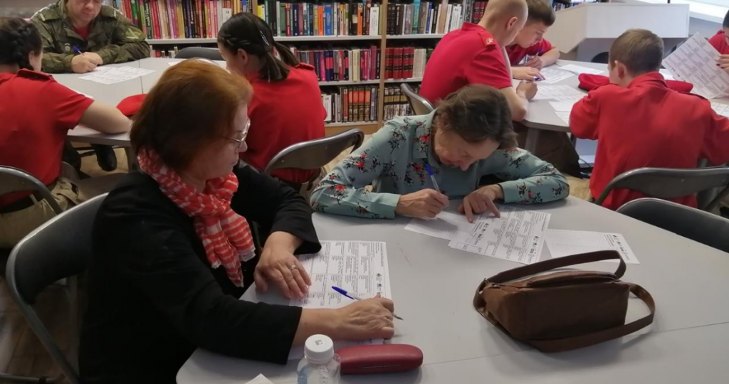 ВЕТЕРАН СВО ОБЪЕДИНИЛ ЭПОХИ НА ИСТОРИЧЕСКОМ ТЕСТЕ В СОРСКЕ