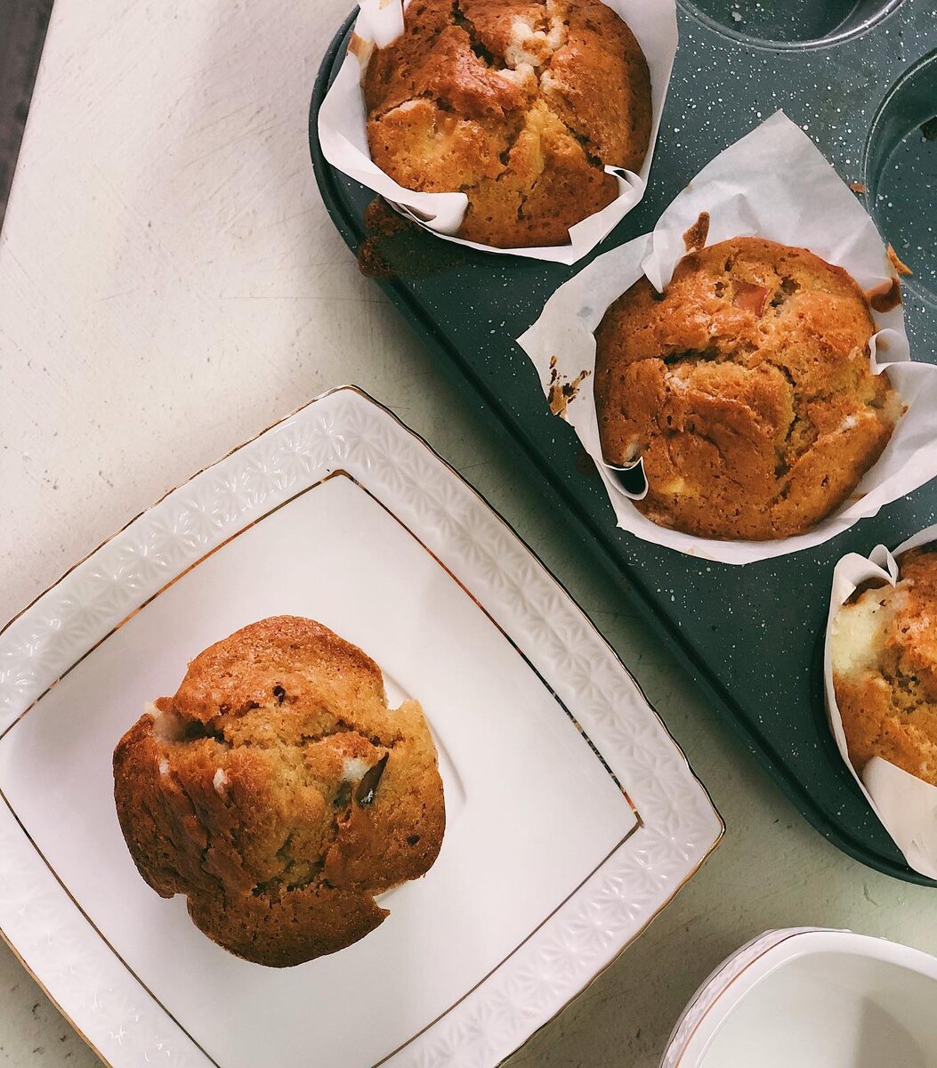 Нежные яблочные маффины: аромат осени в каждом кусочке