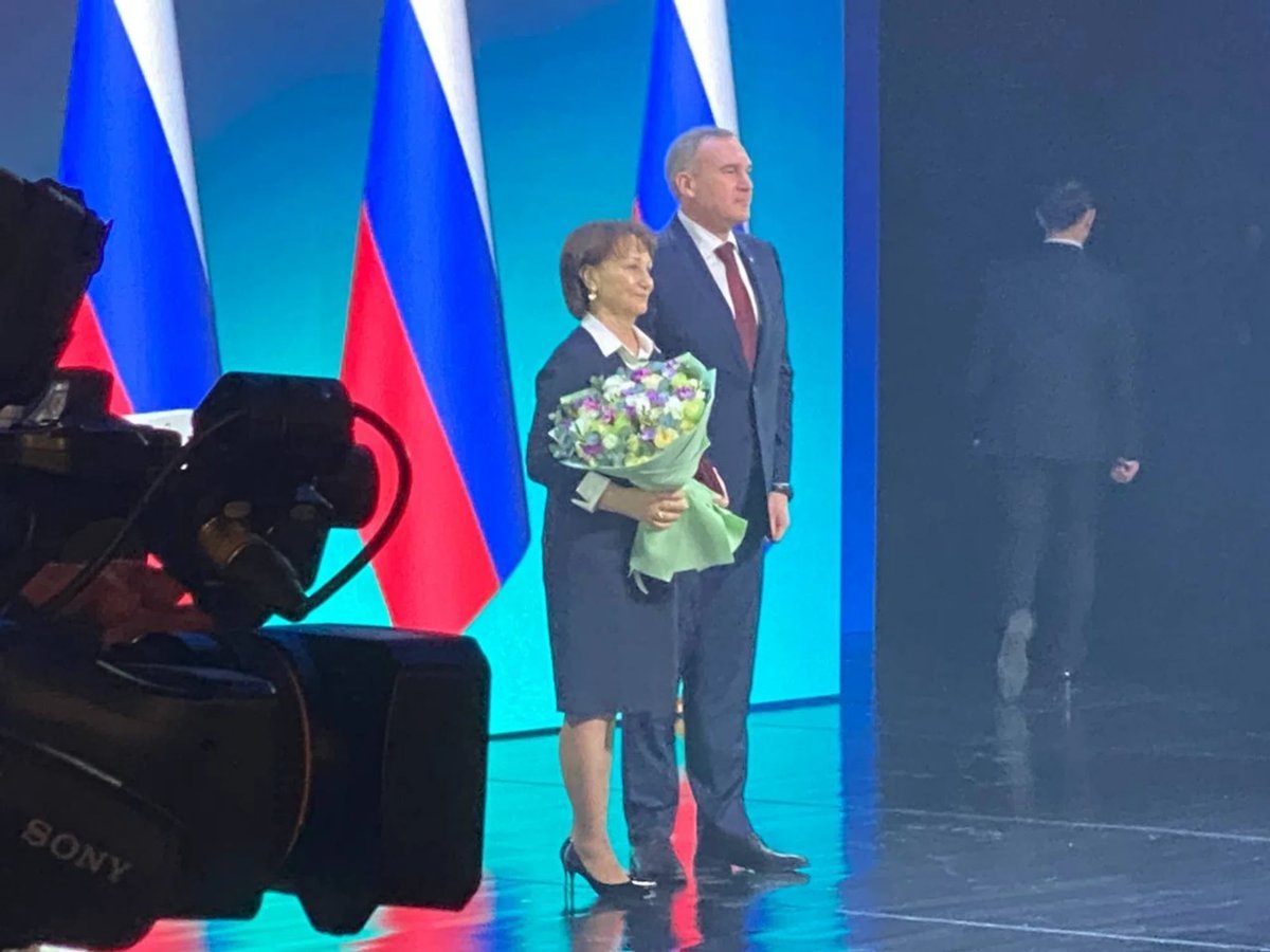    Югорский омбудсмен Наталья Стребкова стала полным кавалером Ордена Мужества и получила награду из рук губернатора