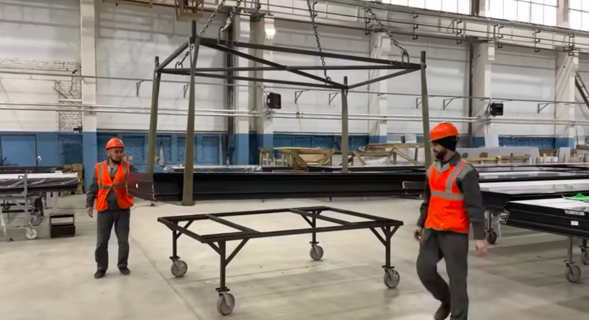 Производство фасадов. При монтаже модули так плотно прилегают друг к другу, что исключены любые перекосы и протечки. Фото: Павел Сеничев