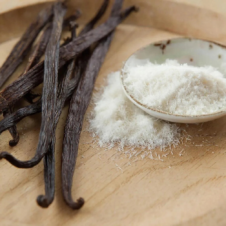 Стручки натуральной ванили и кристаллы синтетического ванилина