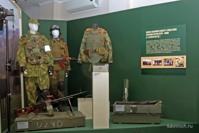 Стенд "Спасение заложников в школе №1 в Беслане Республика Северная Осетия-Алания 2004 г." Фото Галины Савинич