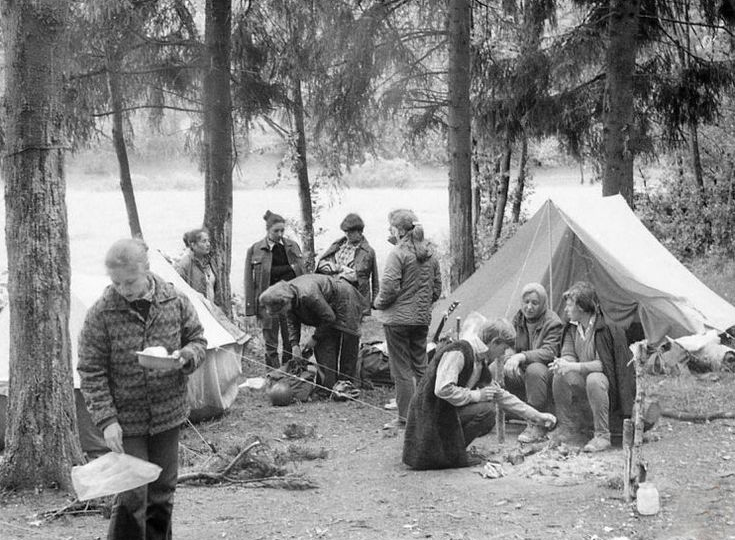 Профсоюзы, палатки и путевки. Туризм в СССР