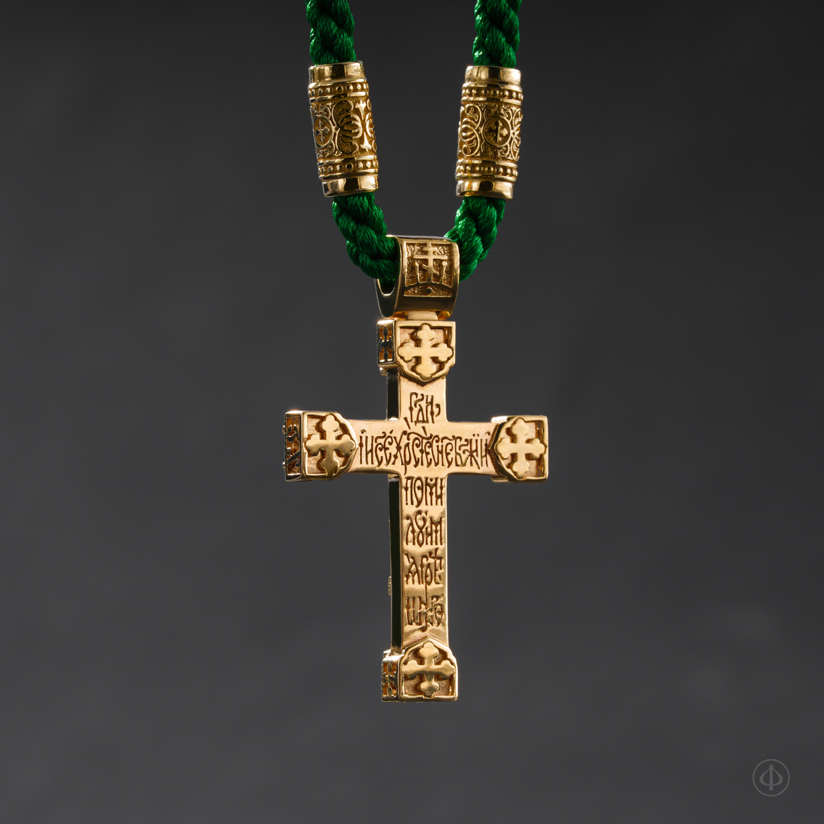 Крест из золота 750 с изумрудами Арт.017