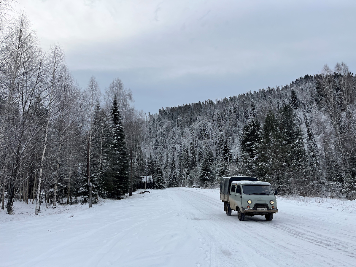 Рядом с Телецким озером.