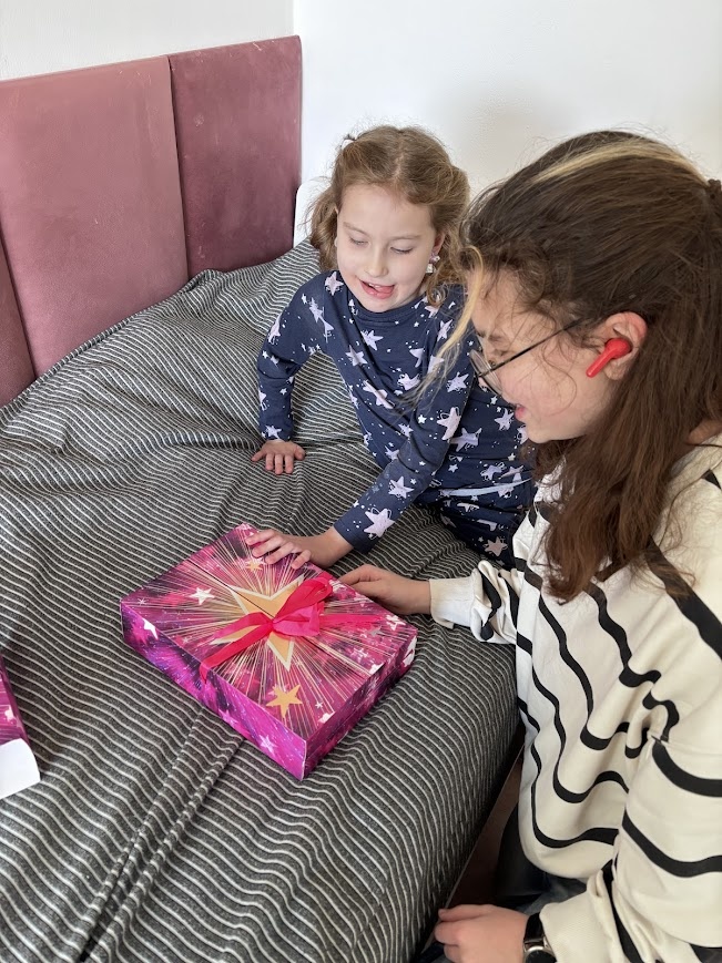 Искать хорошего учителя по анкетам, это как открывать окошечки с адвентом - либо лимитка, либо спонжик