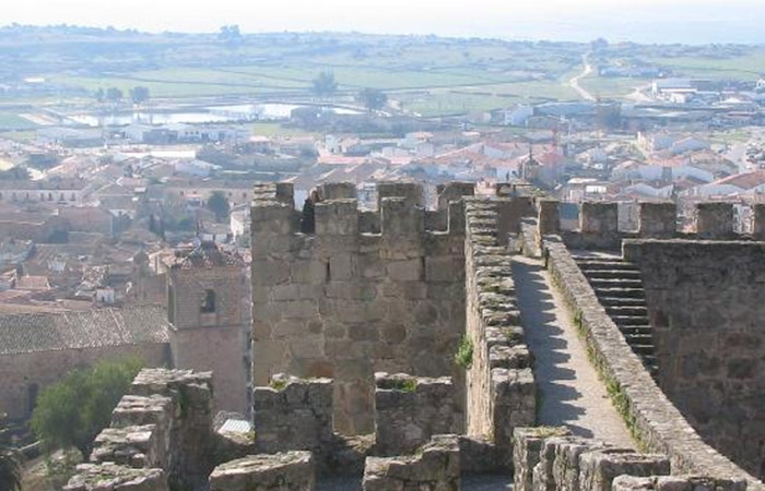 Наверху крепостной стены