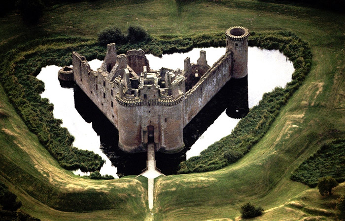 Ров вокруг крепости