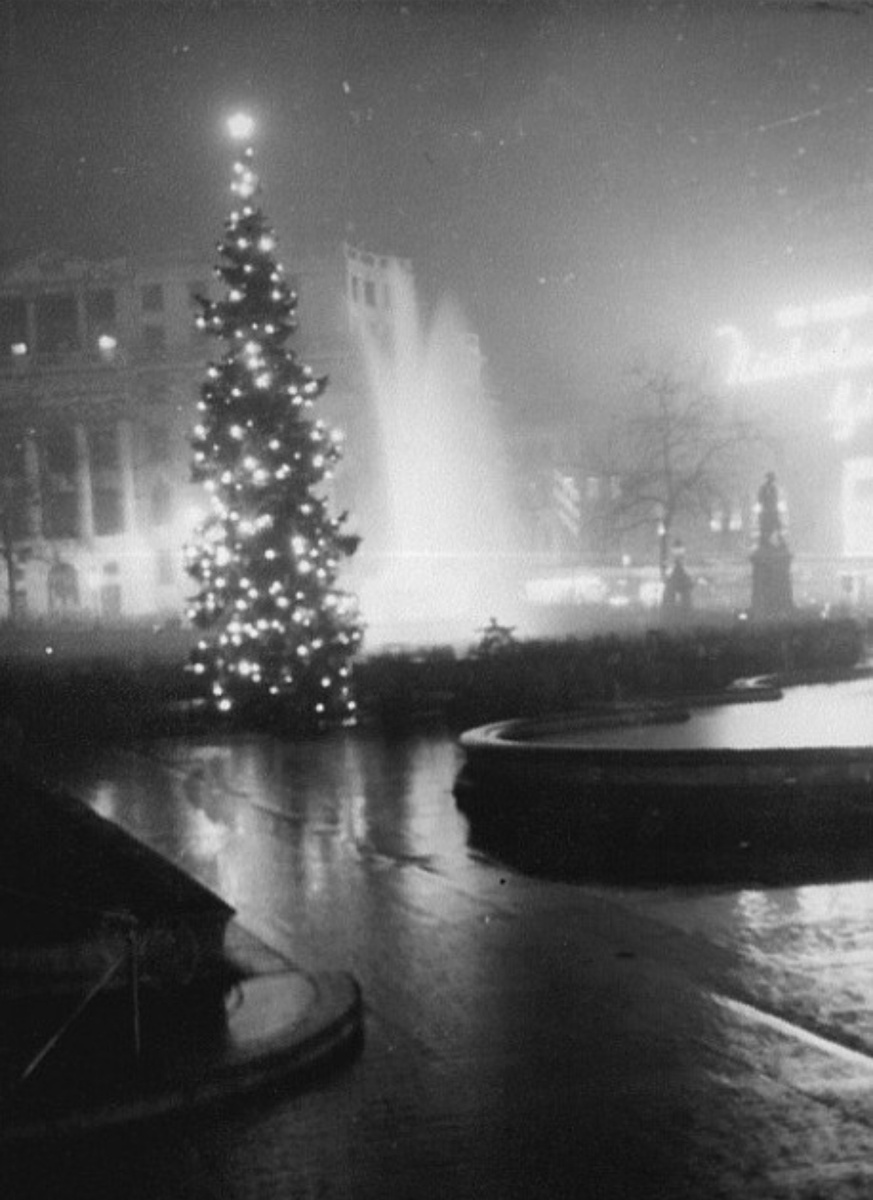 Норвежская ель на Трафальгарской площади - 1948 год. Фотография из открытого источника. 