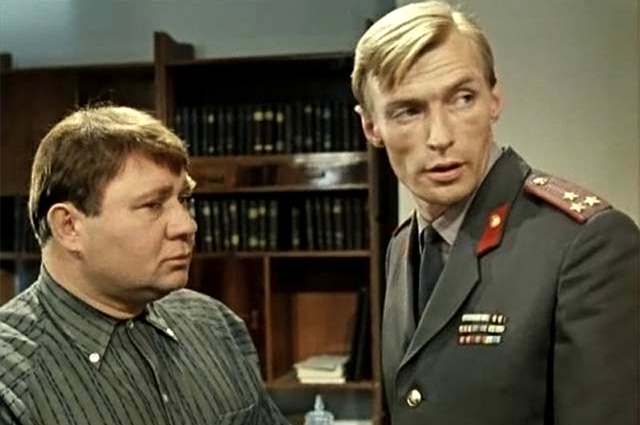 Ну спасибо вам за шлем , А вы отправляйтесь домой ,снимите парик  и отдыхайте 