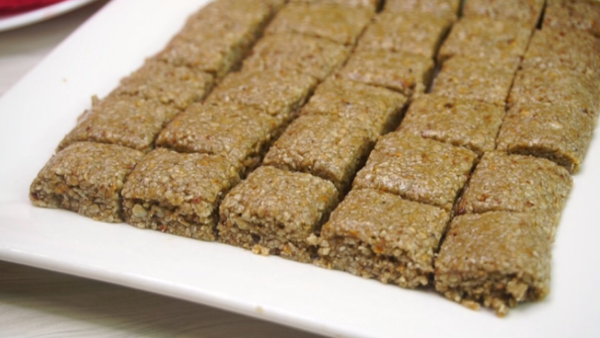 Теперь делаю каждую неделю. Эту халву не купить в магазине. Секрет — 2 ингредиента.