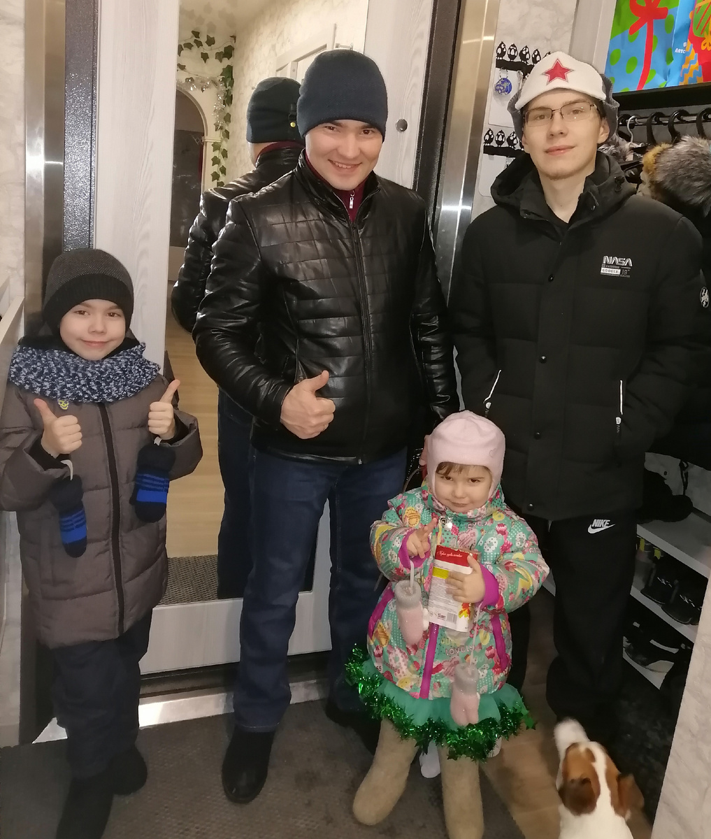 Папа, трое детей и собака 😂