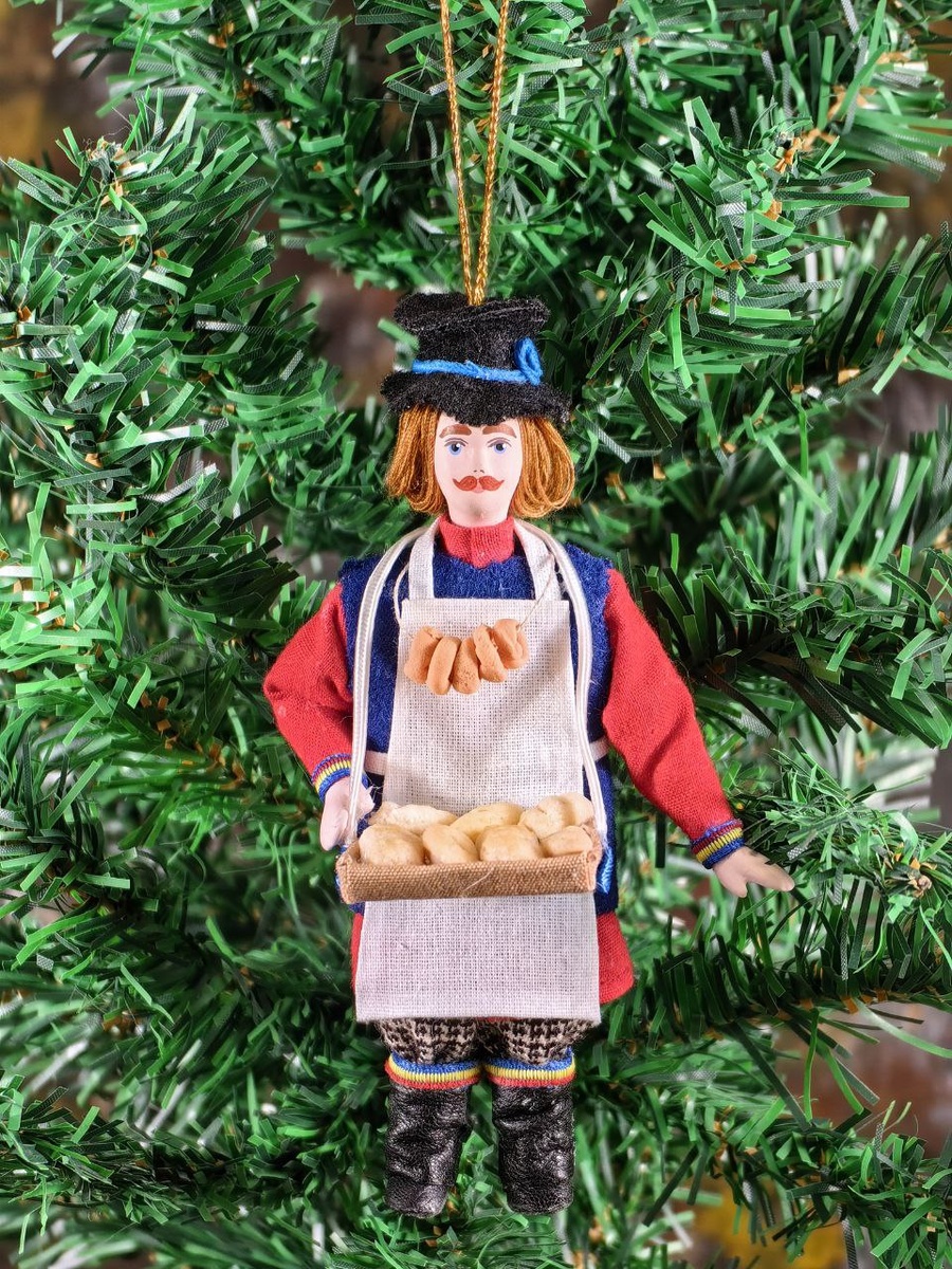 Кукла булочник. Фото автора.