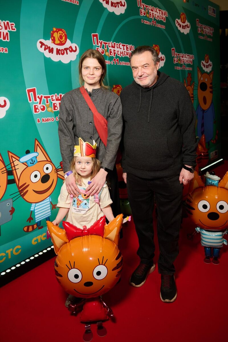    Алексей Учитель с Софьей Мелединой и дочкой Ниной предоставлено Пресс-службой