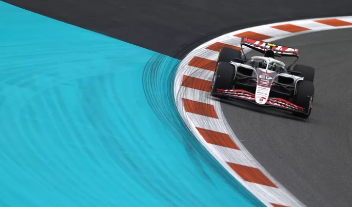 Оливер Берман стал причиной появления красных флагов на этапе в Майами