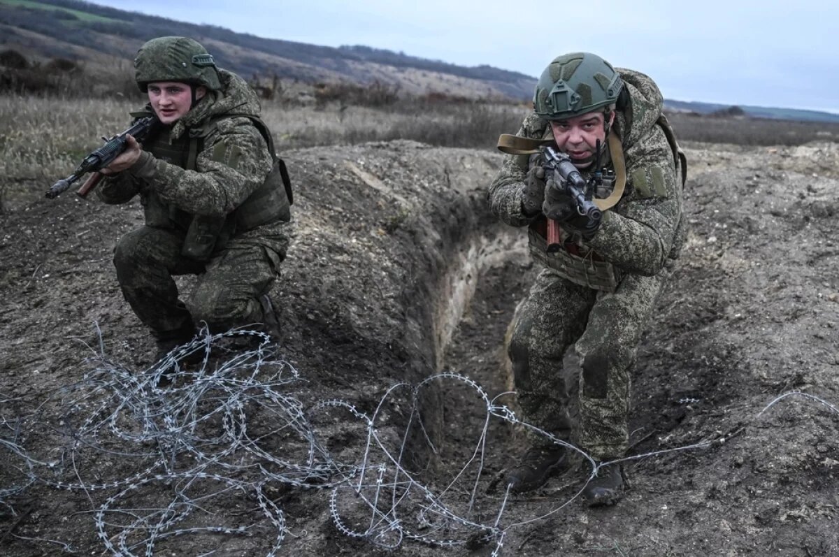    Штурмовые группы заходят в город малыми партиями, затем соединяются и решают боевые задачи любого уровня сложности