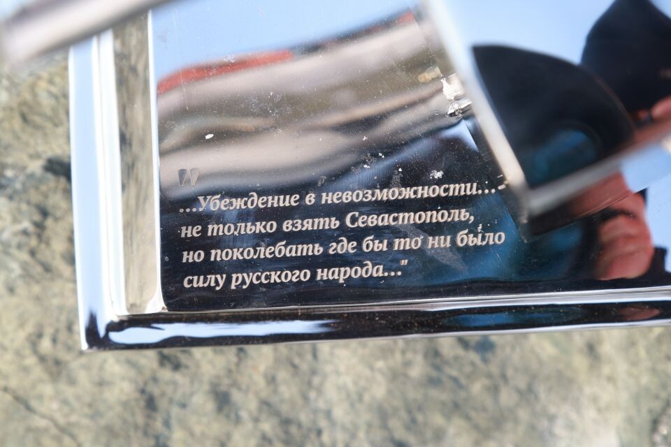    Арт-объекты с литературными цитатами в центре Барнаула. Декабрь 2025 года. Источник: Олег Укладов