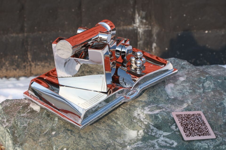    Арт-объекты с литературными цитатами в центре Барнаула. Декабрь 2025 года. Источник: Олег Укладов