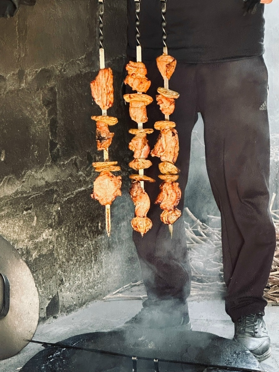 Лично я впервые ел шашлык из тандыра