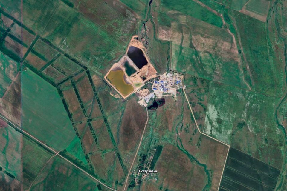    Спутниковый снимок села Потеряевка и Рубцовской обогатительной фабрики. Источник: /earth.google.com