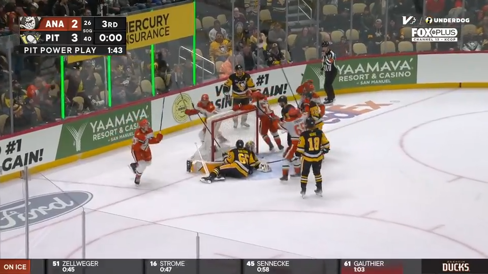 Пропустили шайбу "пингвины" и счет сравнялся. фото: яндекс.