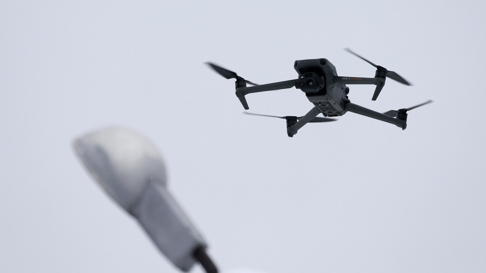 ВСУ устроили массированную атаку беспилотников на Москву: сбито более 30 воздушных целей, аэропорты временно закрыты